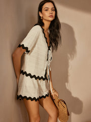 Vibemartini Contrast Trim V-Neck Shorts Set
