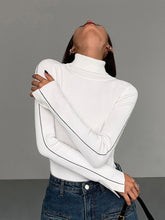 Vibemartini Contrast Piping Turtleneck Sweater
