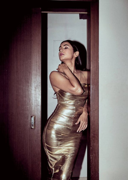 Sonal Chauhan X Miakee – Beyonce