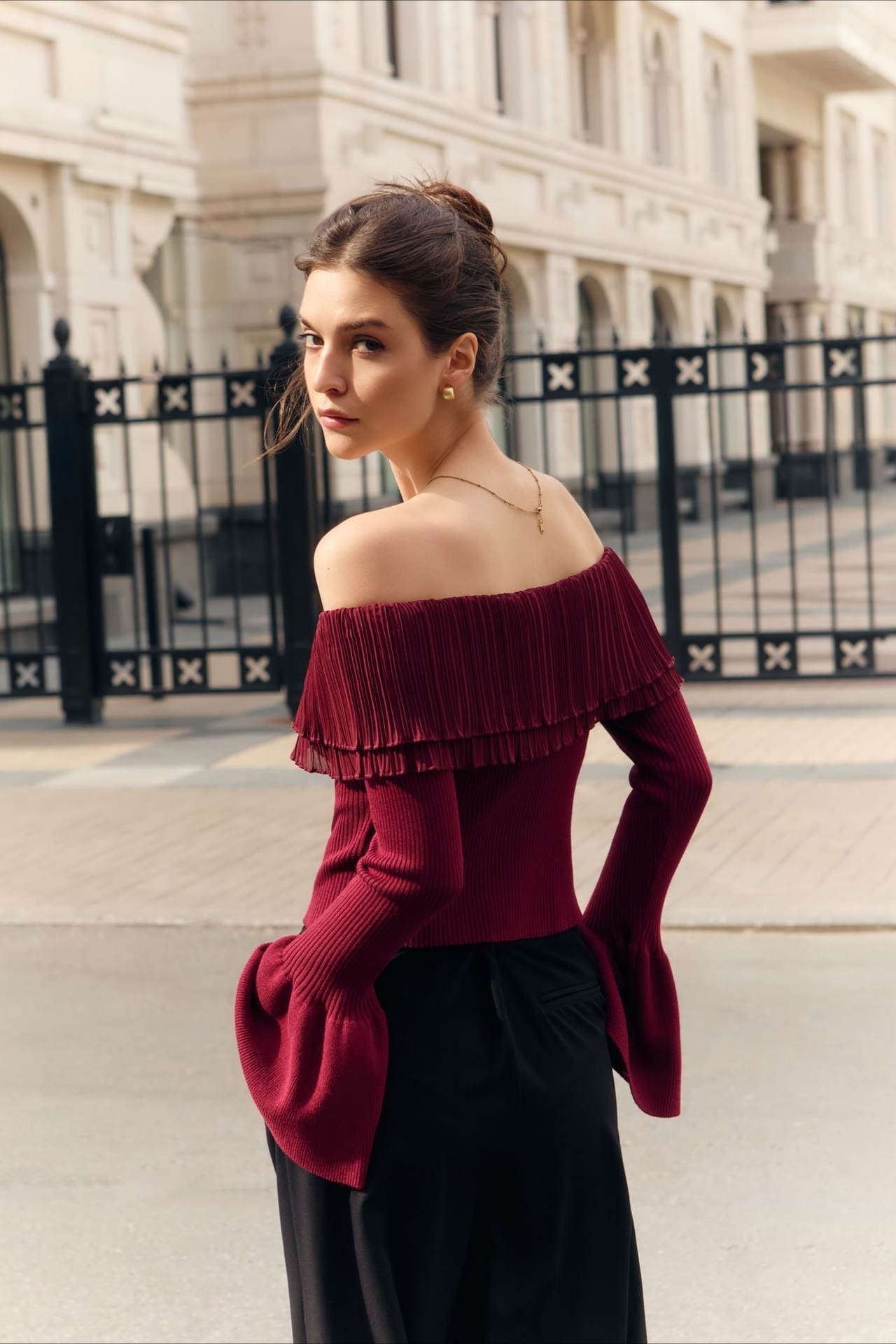 Paneled Ruched Buttoned Off-the-Shoulder Long Sleeve Tee