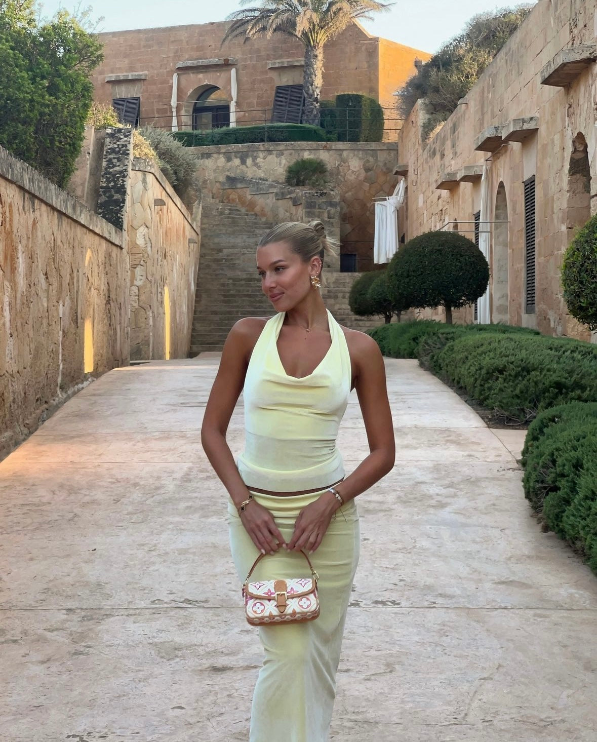 7th And York Goldie Martini Set