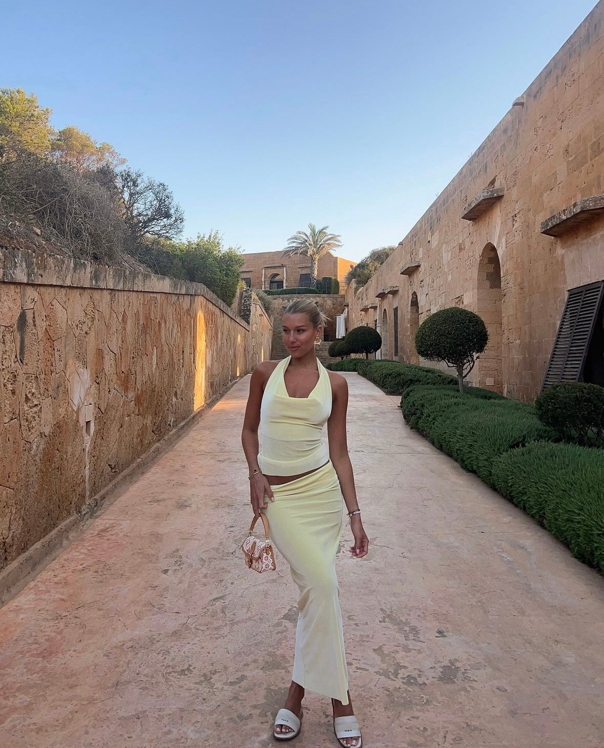 7th And York Goldie Martini Set