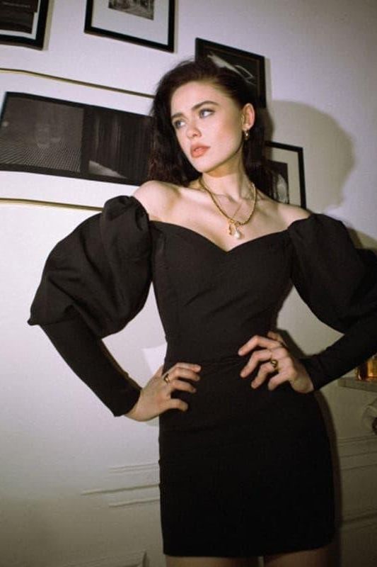 Puff sleeves red high-waisted dress