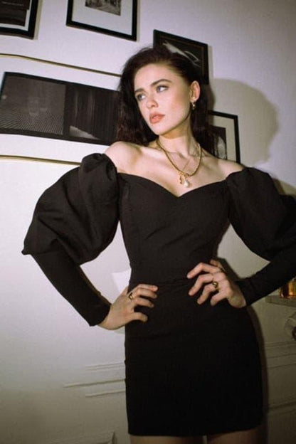 Puff sleeves red high-waisted dress