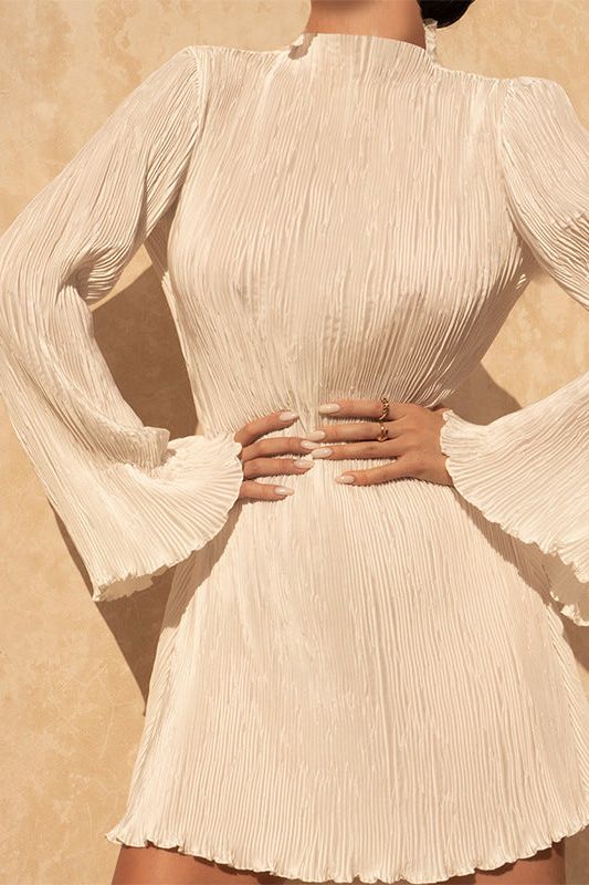 Double-layered pleated bell sleeve hip dress