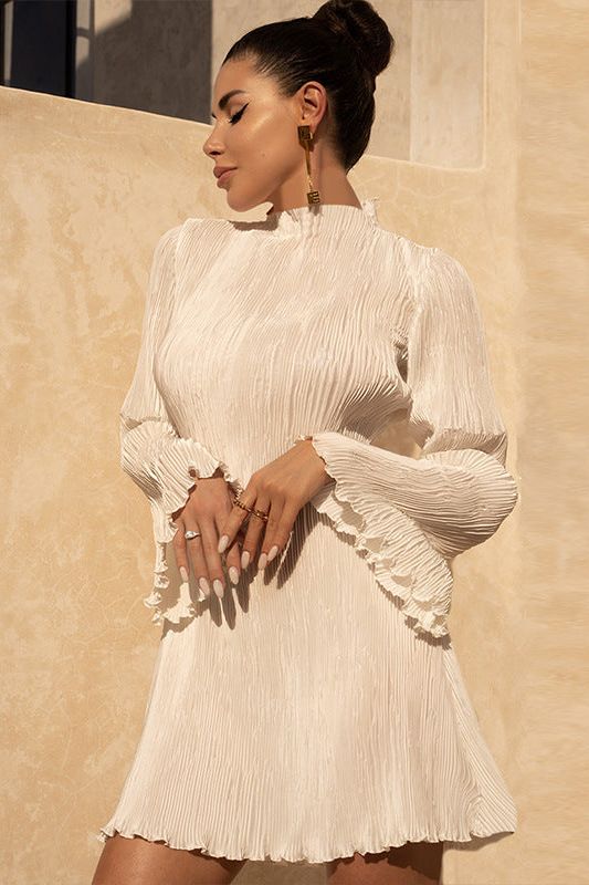 Double-layered pleated bell sleeve hip dress